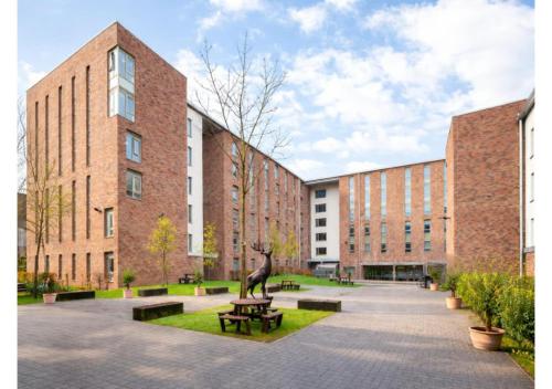 Foundry Courtyard by UTDM, Glasgow