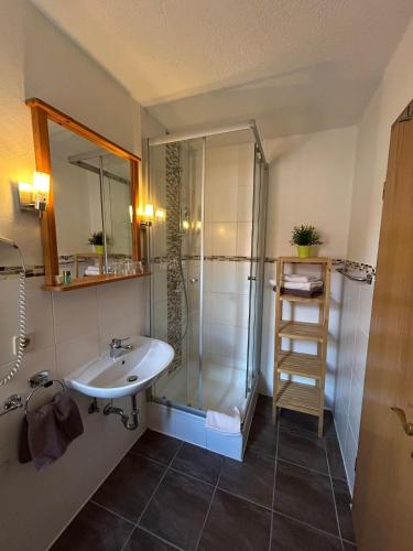 Shower, Streng's Weinstube in Sommerach