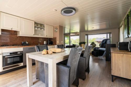 Drents Genieten - Lavendelheide met uitzicht op het water in Erm
