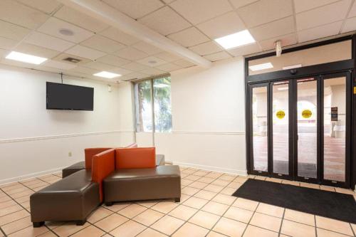 OYO Hotel Baton Rouge - Mead Rd Louisiana – Baton Rouge, LA