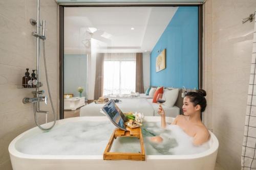 A Danang Beach Hotel in Da Nang — photo 3