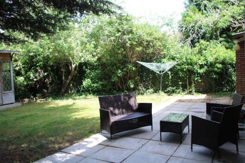 Lilac Bicester-Oxford quiet 3 bedroom house with private parking in Caversfield