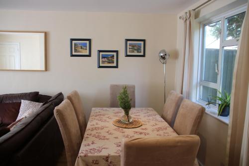Lilac Bicester-Oxford quiet 3 bedroom house with private parking in Caversfield