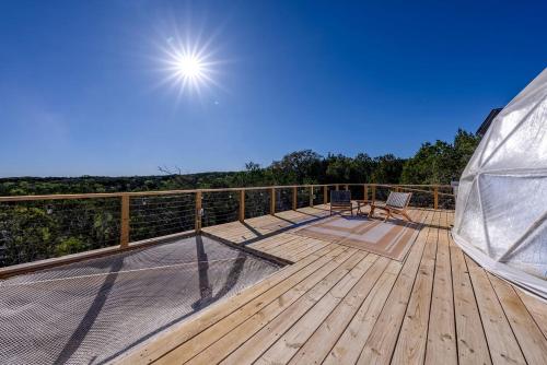 Fully-Equipped Luxury Dome Rental for 4 in Burnet, Texas in Бернет