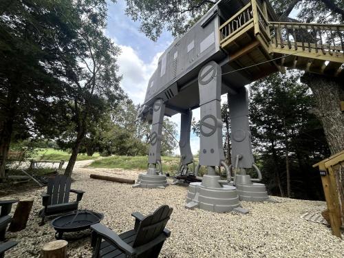 Spectacular Treehouse with Speeder Bike & Creek Views near Forestburg, Texas in Muenster (TX)