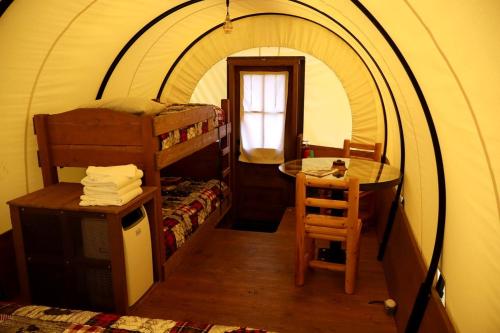 Rustic Conestoga Wagon Stay with Lodge Amenities near Boulder Creek, Montana in Philipsburg (MT)