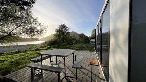 Apple Iphone Inspired Glamping Pod in Klamath, CA in Klamath (CA)
