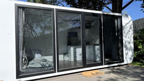 Apple Iphone Inspired Glamping Pod in Klamath, CA in Klamath (CA)