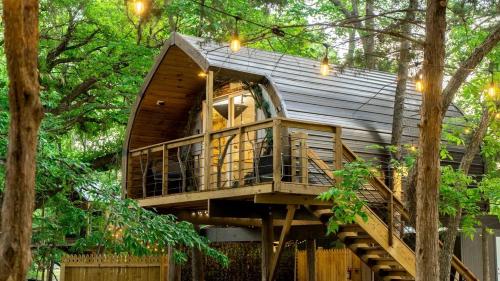 Magical Treehouse Retreat with Creek Views near Forestburg Forest in Forestburg, Texas in Muenster (TX)