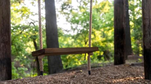 Magical Treehouse Retreat with Creek Views near Forestburg Forest in Forestburg, Texas in Muenster (TX)