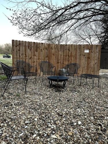 Enchanting Pecan Treehouse with Creek Views near Forestburg, Texas in Muenster (TX)