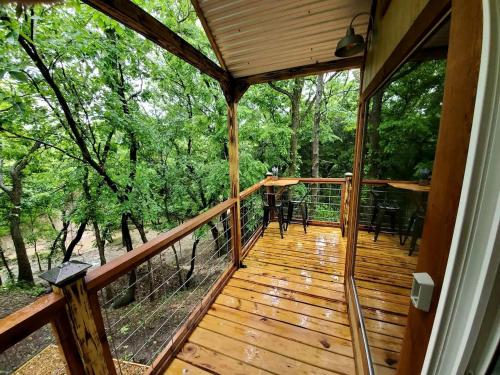 Enchanting Pecan Treehouse with Creek Views near Forestburg, Texas in Muenster (TX)