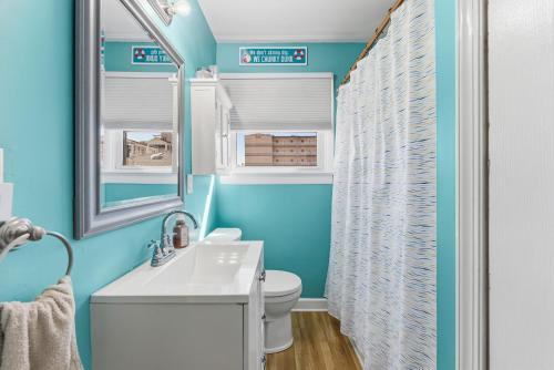 Beachside 2BR Condo in Wildwood Crest with Deck BBQ & Parking - image 3