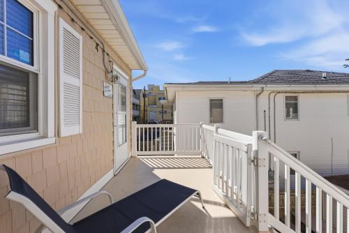 Beachside 2BR Condo in Wildwood Crest with Deck BBQ & Parking - image 14