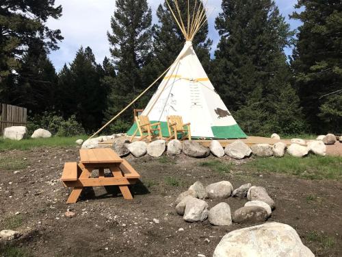 Cozy Tipi with Bunk Bed and Resort Amenities near Hall, Montana in Philipsburg (MT)