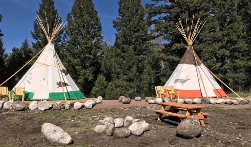 Cozy Tipi with Bunk Bed and Resort Amenities near Hall, Montana in Philipsburg (MT)