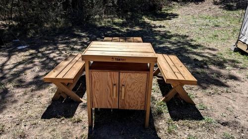 Snug Safari Tent for Glamping Getaways to Texas Hill Country in Utopia (TX)