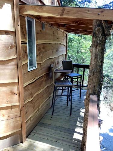 Enchanting Forest Treehouse Hideaway with Farm Activities near Bingham Creek in Forestburg, Texas in Muenster (TX)