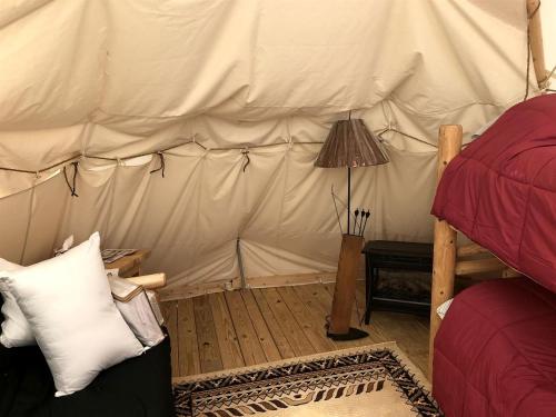 Cozy Native American Tipi with Resort Amenities near Boulder, Montana in Philipsburg (MT)
