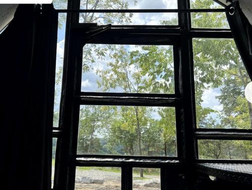 Peaceful Tube Vacation Rental with Fire Pit in Danville, Kentucky in Danville (Kentucky)