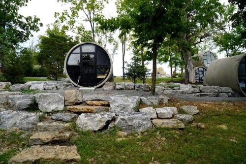 Peaceful Tube Vacation Rental with Fire Pit in Danville, Kentucky in Danville (Kentucky)