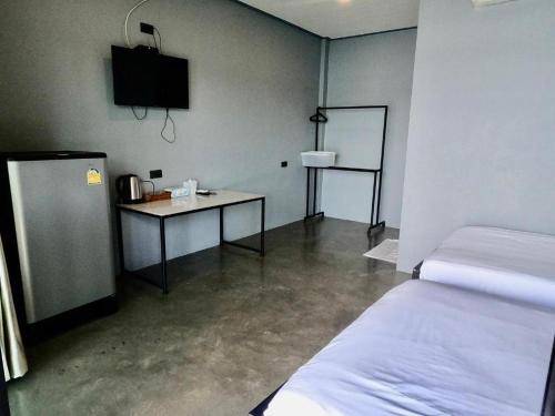OYO 75530 By the dam cafe and farmstay in Plai Phraya