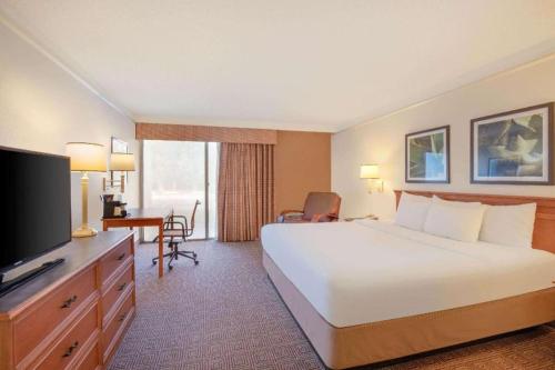 Baymont by Wyndham Intl Speedway/I-95/Daytona Beach – Daytona Beach, FL