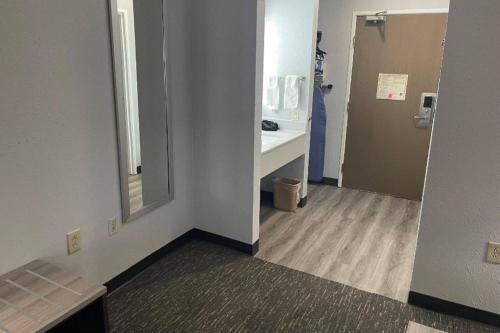 Americas Best Value Inn and Suites - Abilene Mall - image 23