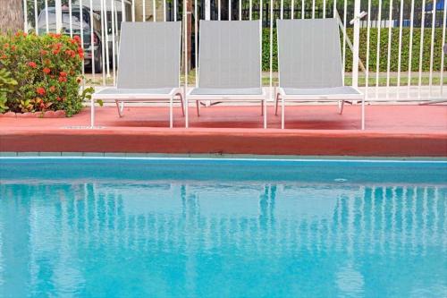 Travelodge by Wyndham Fort Lauderdale - image 2