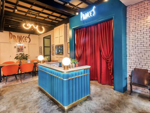 Prince Theatre Heritage Stay Hostel - Silom - image 4
