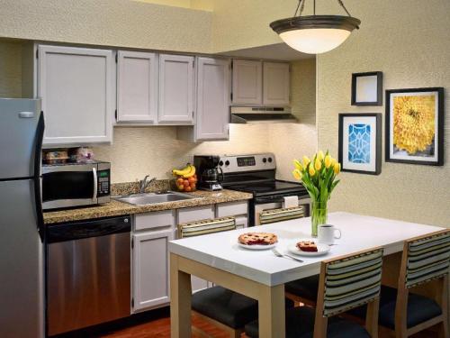 Sonesta ES Suites Colorado Springs – Colorado Springs, CO