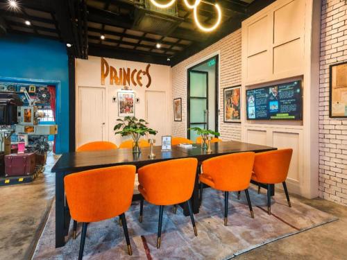 Prince Theatre Heritage Stay Hostel - Silom - image 9