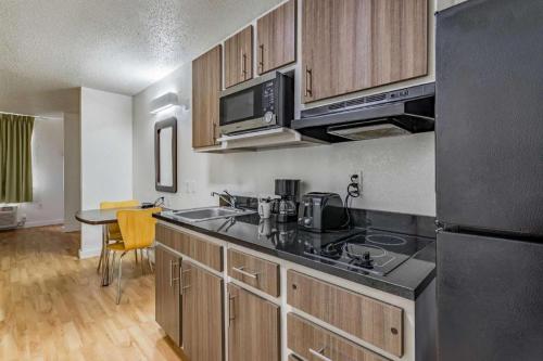 Studio 6 Dallas, TX – Dallas, TX