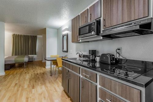 Studio 6 Dallas, TX – Dallas, TX