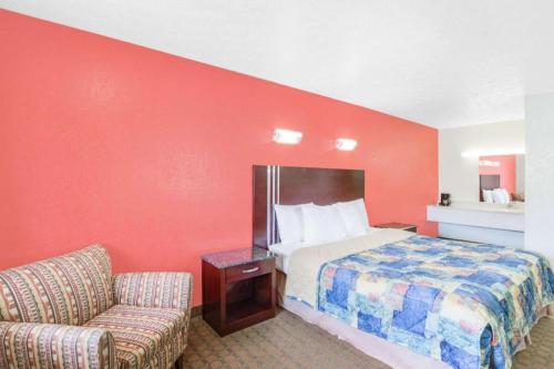 Travelodge by Wyndham Parkersburg – Parkersburg, WV