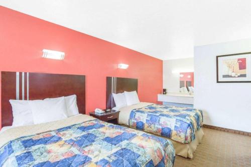 Travelodge by Wyndham Parkersburg – Parkersburg, WV