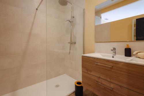 Bathroom, Villa Solanne Narrosse 10 pers - Piscine privee - Clim - Jardin in Narrosse