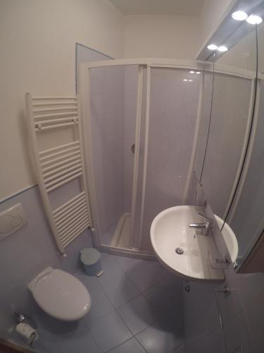 One-Bedroom Apartment with Balcony image 4