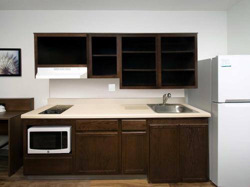 익스텐디드 스테이 아메리카 셀렉트 스위트 - 올랜도 - 에어포트 - 주방