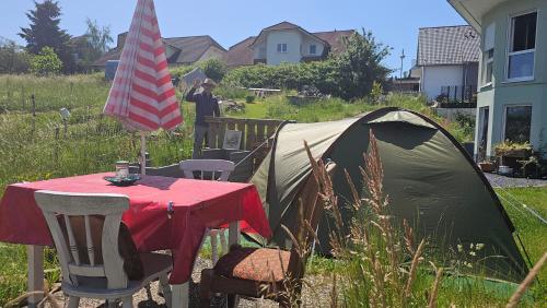 Camping im Igluzelt im Privatgarten mit warmer Lutzmatratze und Komfort Schluchtern Main-Kinzig in Schluchtern