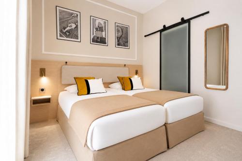 2 twin beds