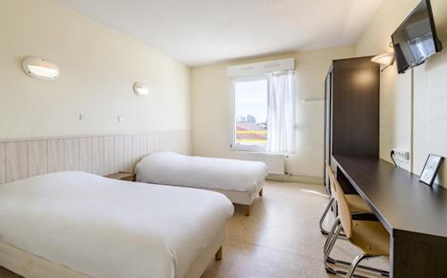4 twin beds
