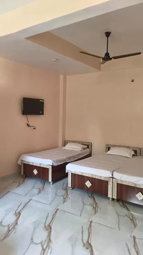  négyzetméteres, 1 hálószobás  1 fürdőszobával Mhow területén (Tulsi Leela - Home Stay) in Mhow