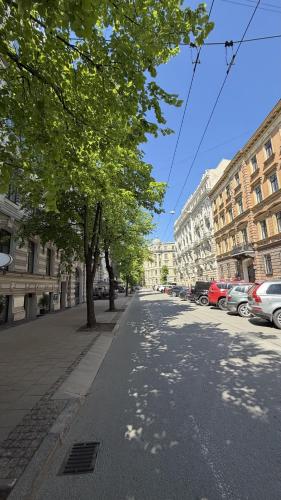 Scandinavian Skylight Loft in Riga Quiet Center - Historic Building, AC, Blackout Blinds in Észak-Riga