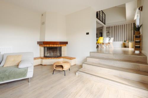 Shared lounge/TV area, Villa Solanne Narrosse 10 pers - Piscine privee - Clim - Jardin in Narrosse