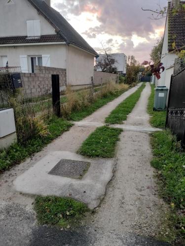 4MIN ORLEANS APPT 1CHB PLEIN AU CALME AVEC TERRASSE ET PARKING DEVANT in แซ็ง ฌอง เดอ แบร