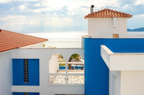 Kamari Beach Hotel Room Type - Double Room with Garden View Kamari Beach Hotel Room Type - Double Room with Garden View