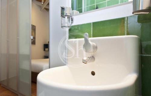 Cozy apartment beside Sagrada Familia for 2, Barcellona (foto 10)