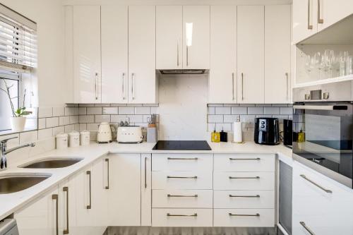 Stylish Green Point 2 Bed w Views Rockaway Haven - image 14