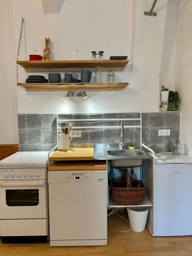 Kitchen, Danube Atelier - The Studio in Rossatz